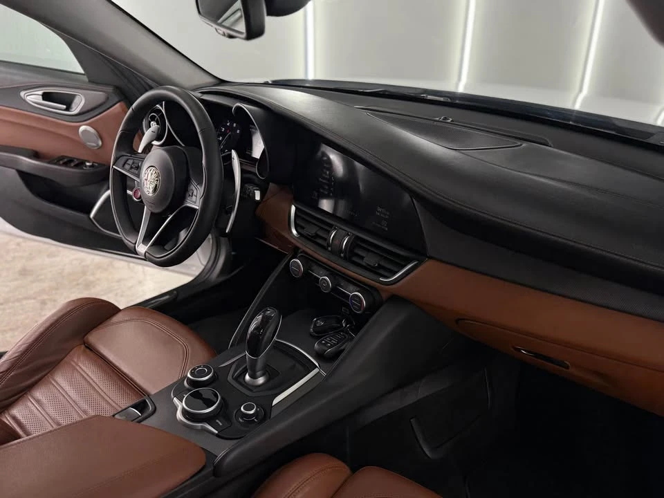 2018 Alfa Romeo Giulia - Image 16 of 20