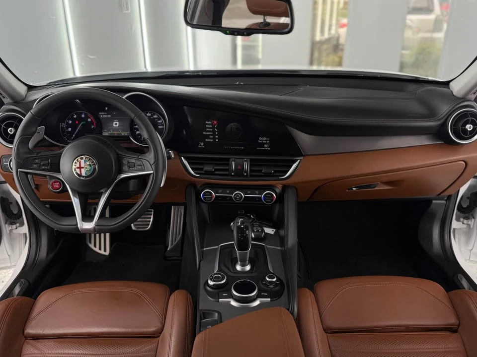 2018 Alfa Romeo Giulia - Image 17 of 20