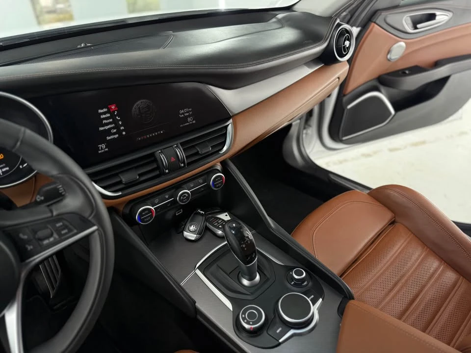 2018 Alfa Romeo Giulia - Image 19 of 20
