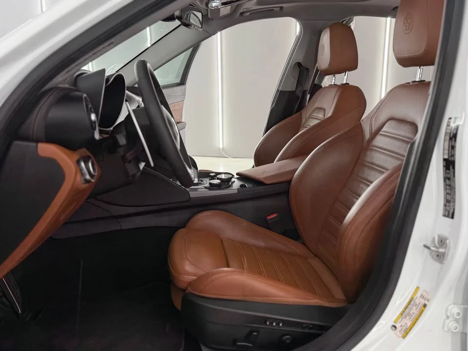 2018 Alfa Romeo Giulia - Image 11 of 20