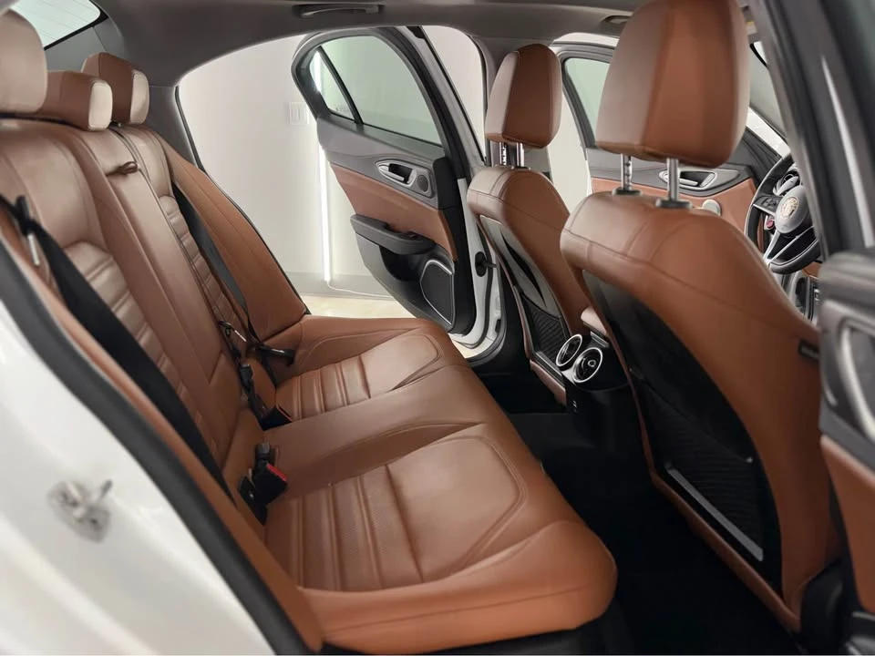 2018 Alfa Romeo Giulia - Image 14 of 20