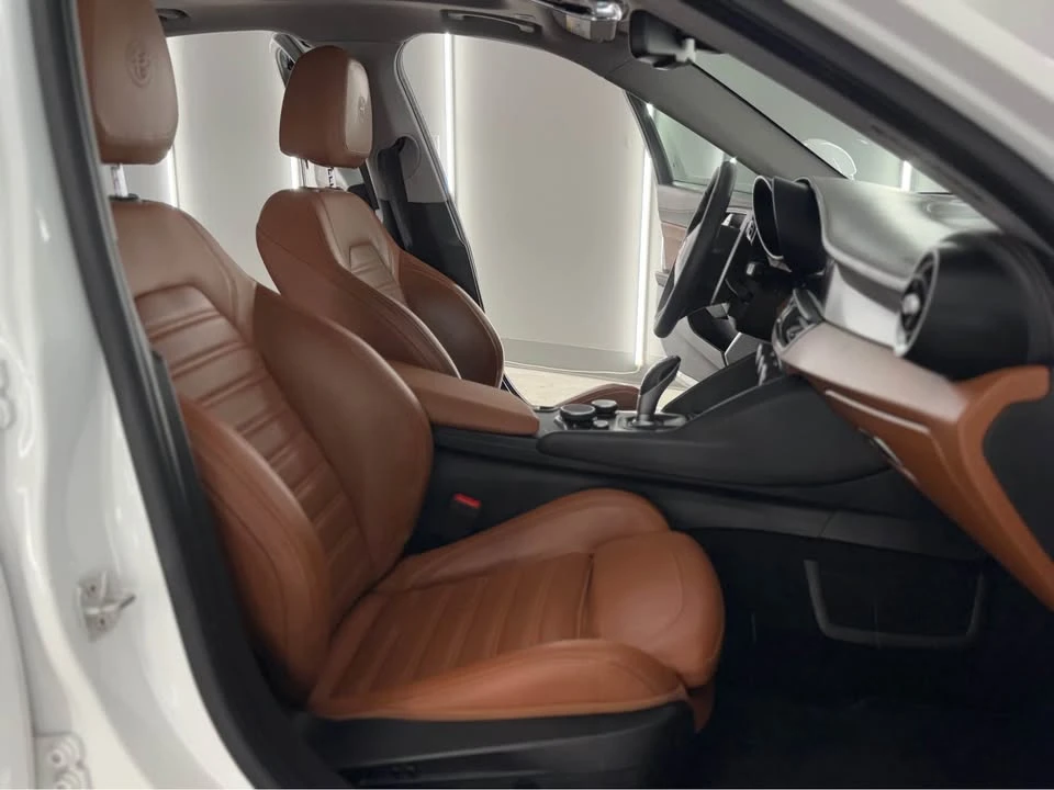 2018 Alfa Romeo Giulia - Image 15 of 20