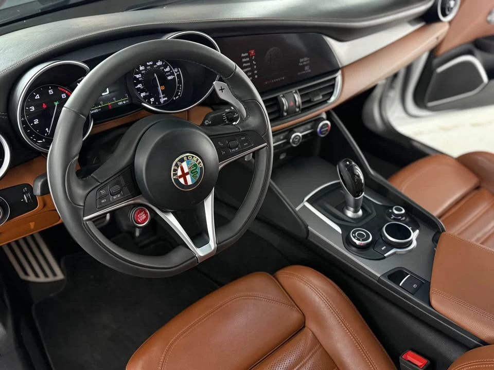 2018 Alfa Romeo Giulia - Image 12 of 20