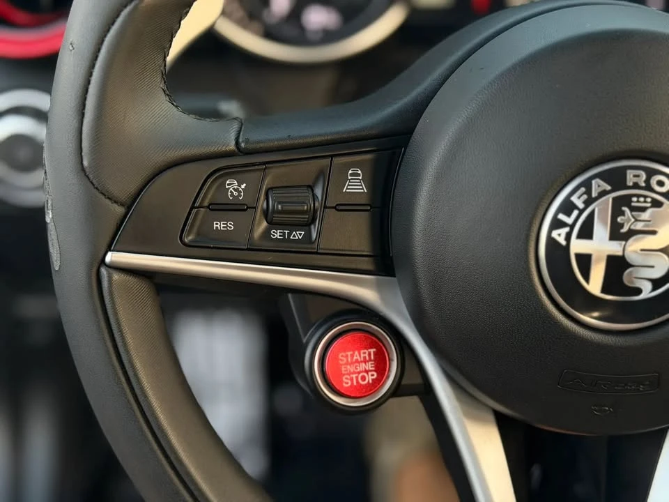 2018 Alfa Romeo Giulia - Image 14 of 20