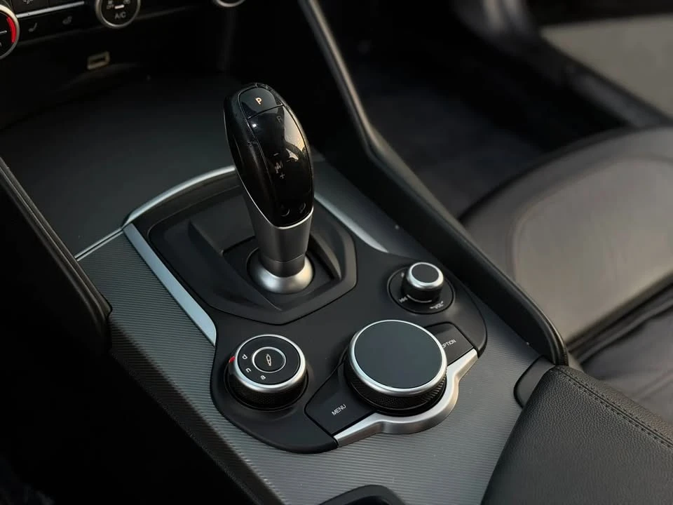 2018 Alfa Romeo Giulia - Image 16 of 20
