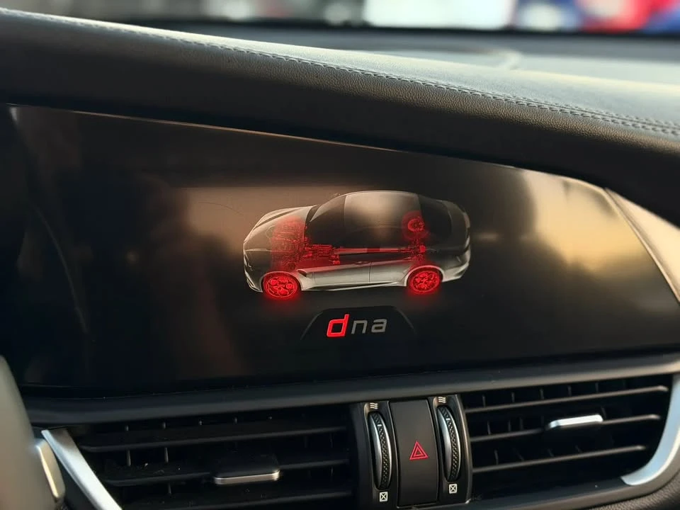 2018 Alfa Romeo Giulia - Image 18 of 20