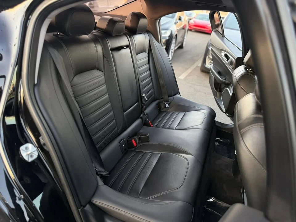2018 Alfa Romeo Giulia - Image 10 of 20