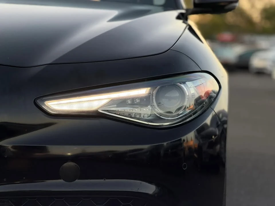 2018 Alfa Romeo Giulia - Image 5 of 20