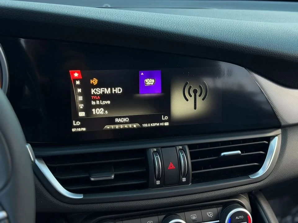 2018 Alfa Romeo Giulia - Image 17 of 19