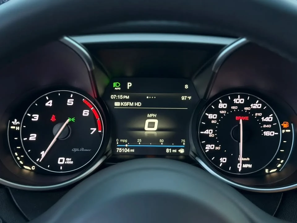 2018 Alfa Romeo Giulia - Image 13 of 19