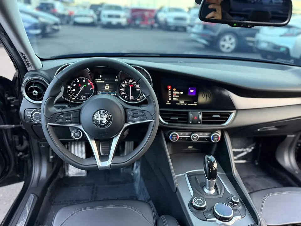 2018 Alfa Romeo Giulia - Image 11 of 19