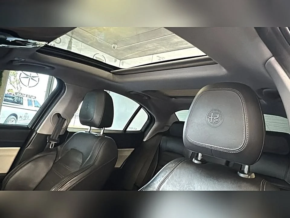 2018 Alfa Romeo Giulia - Image 7 of 7