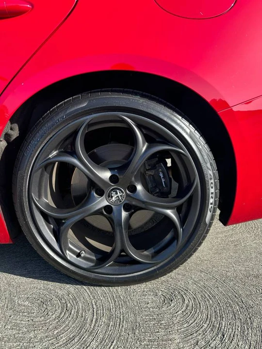 2018 Alfa Romeo Giulia - Image 16 of 19