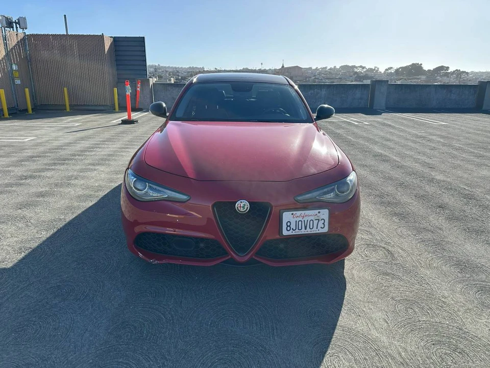 2018 Alfa Romeo Giulia - Image 9 of 19