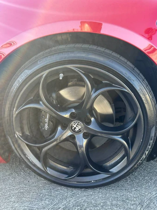 2018 Alfa Romeo Giulia - Image 17 of 19