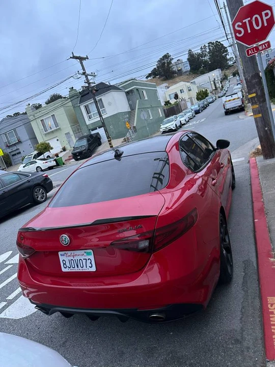 2018 Alfa Romeo Giulia - Image 14 of 19
