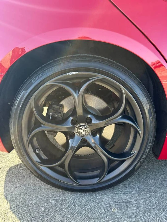 2018 Alfa Romeo Giulia - Image 18 of 19
