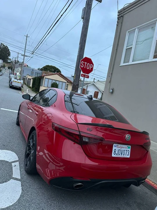 2018 Alfa Romeo Giulia - Image 13 of 19