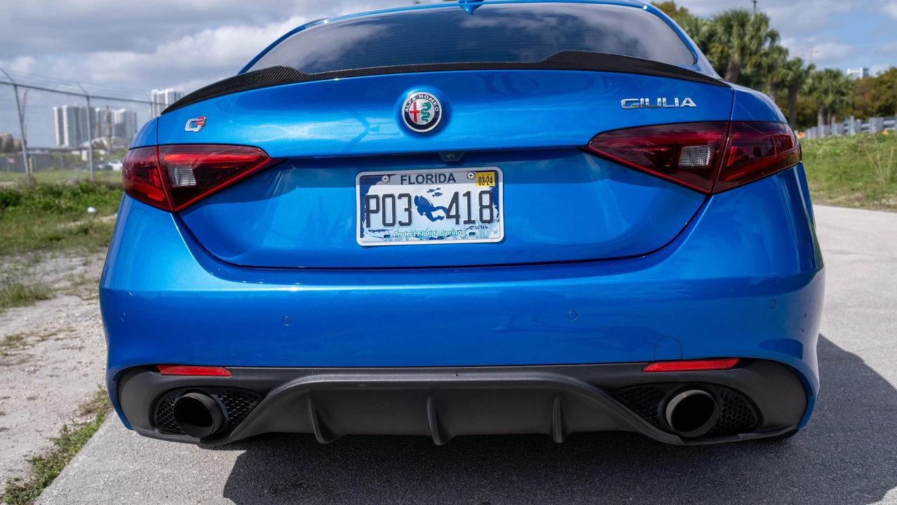 2018 Alfa Romeo Giulia - Image 16 of 31
