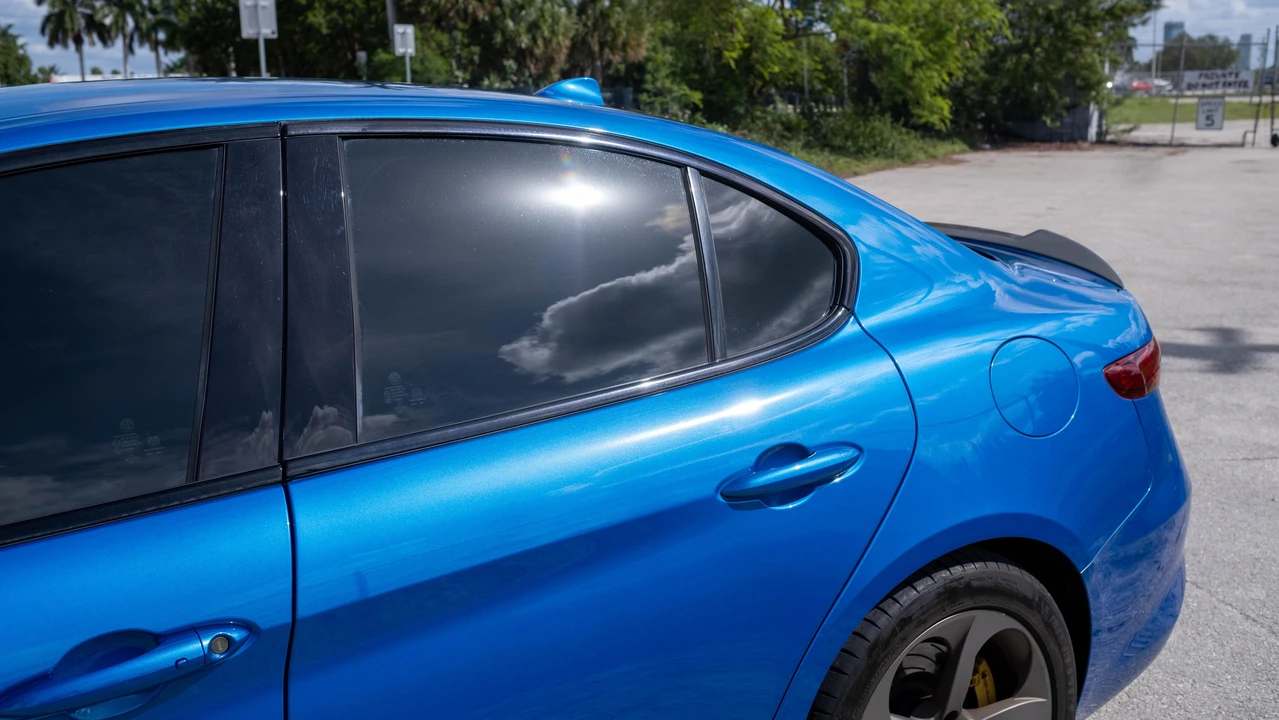 2018 Alfa Romeo Giulia - Image 29 of 31