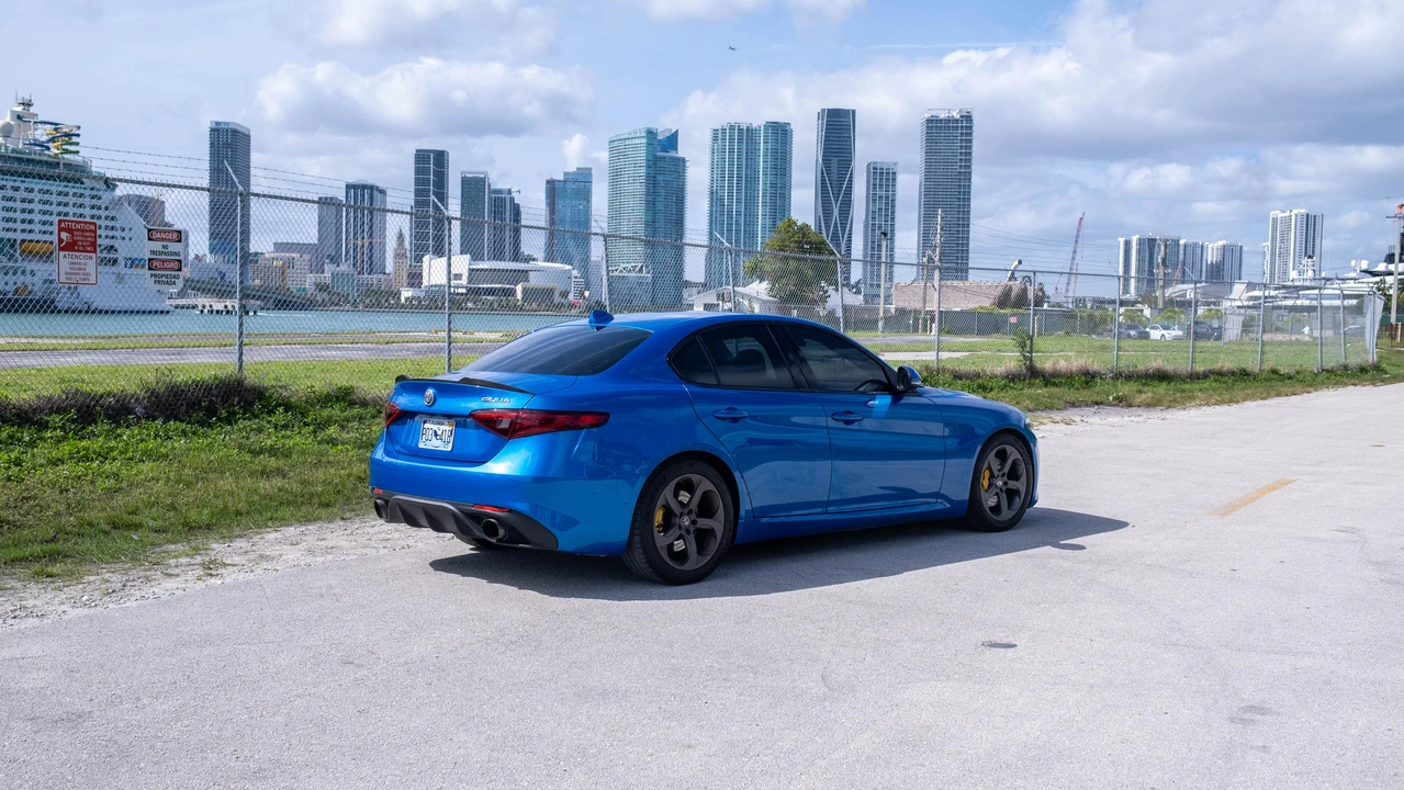 2018 Alfa Romeo Giulia - Image 18 of 31