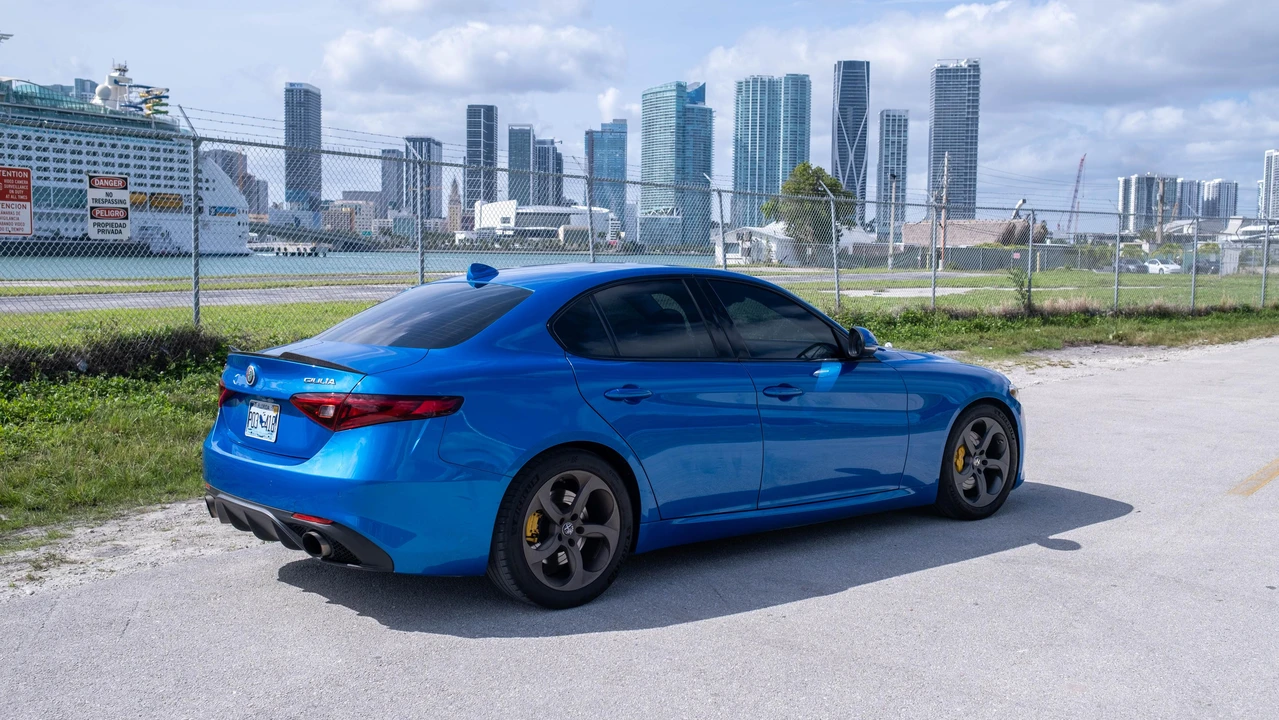 2018 Alfa Romeo Giulia - Image 19 of 31