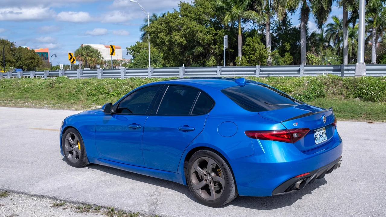 2018 Alfa Romeo Giulia - Image 14 of 31