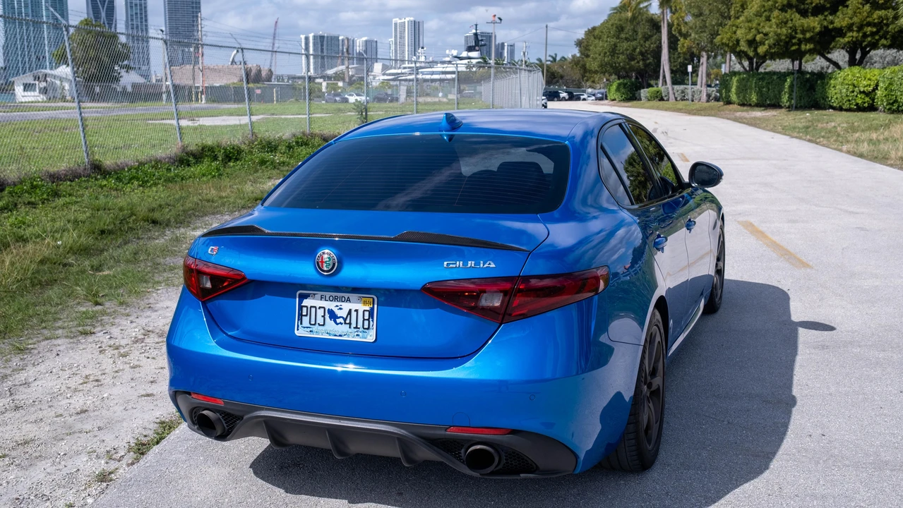 2018 Alfa Romeo Giulia - Image 17 of 31