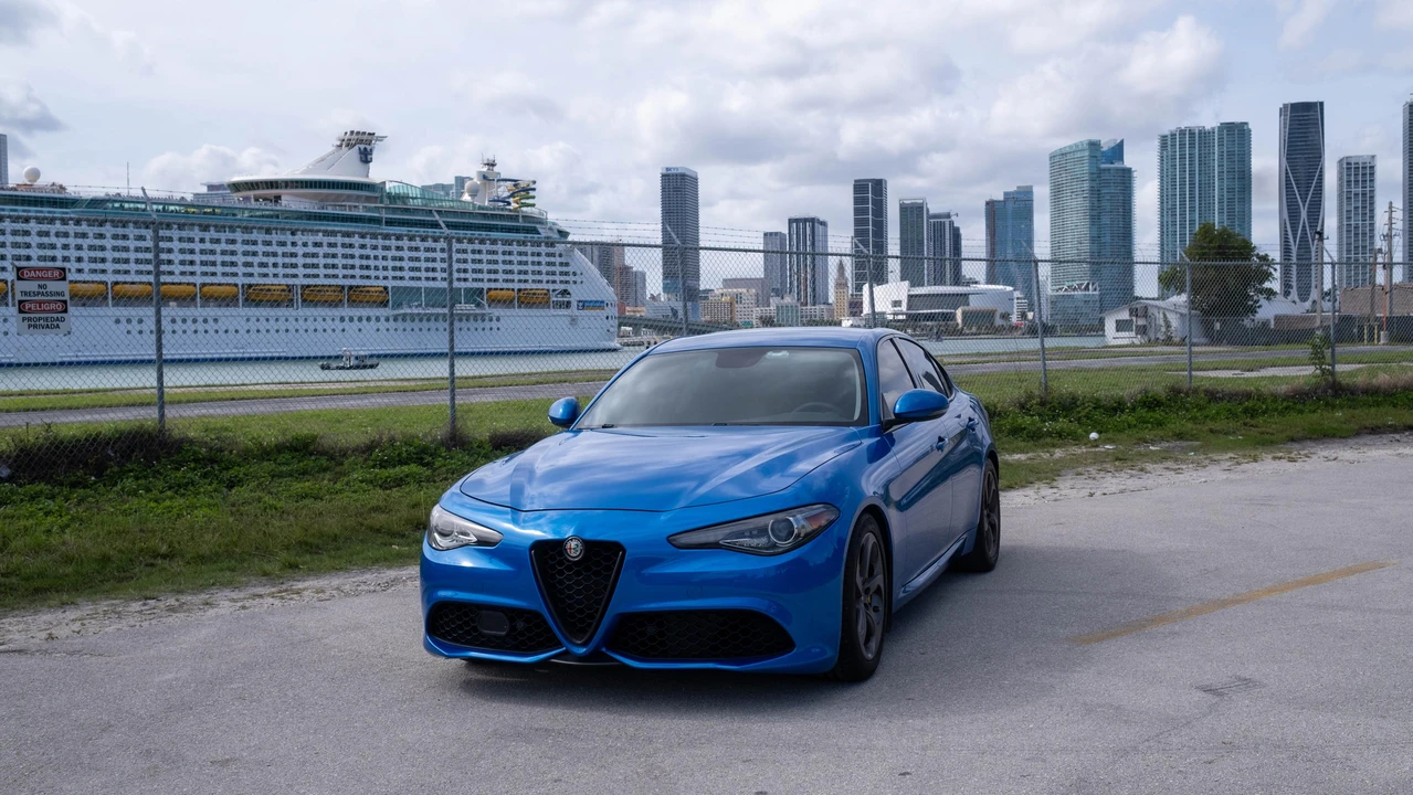 2018 Alfa Romeo Giulia - Image 11 of 31