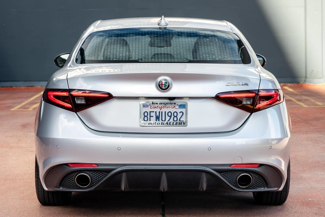 2018 Alfa Romeo Giulia - Image 5 of 31