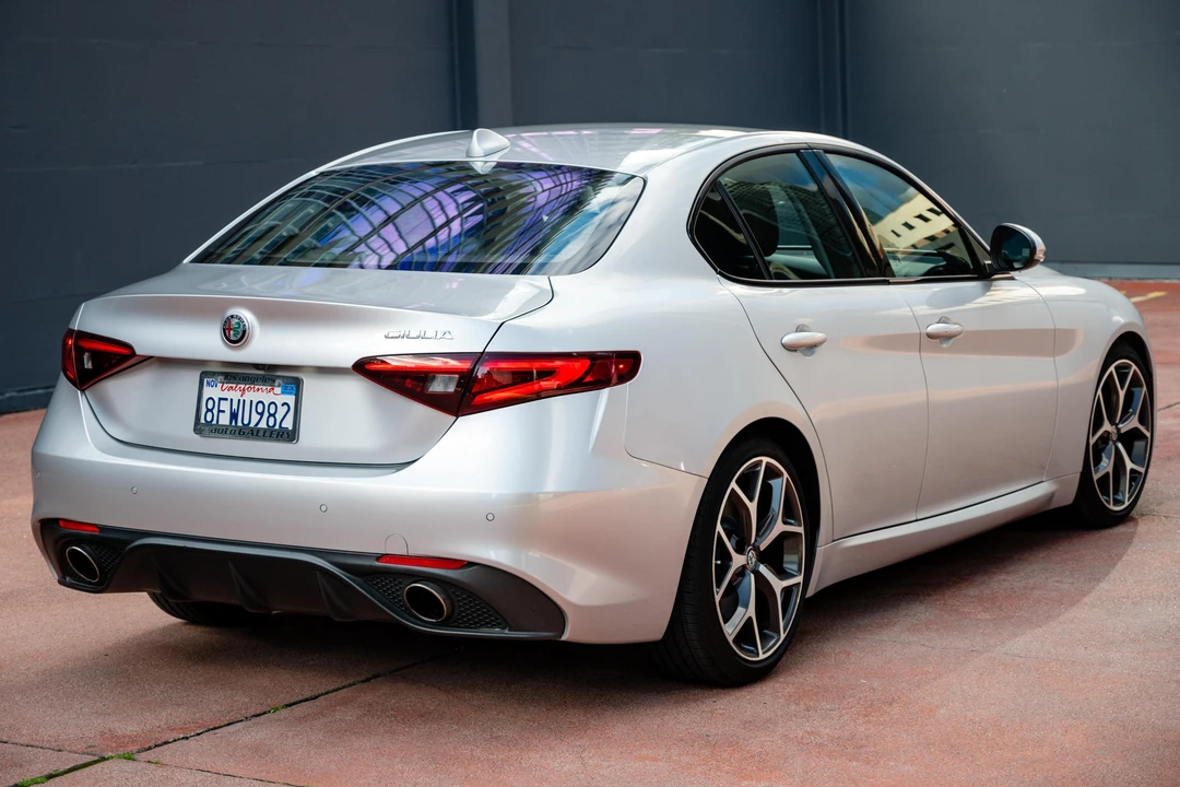 2018 Alfa Romeo Giulia - Image 4 of 31