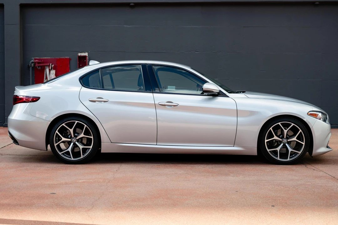 2018 Alfa Romeo Giulia - Image 3 of 31