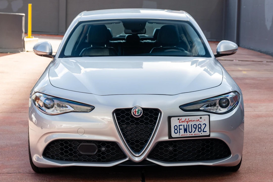 2018 Alfa Romeo Giulia - Image 2 of 31