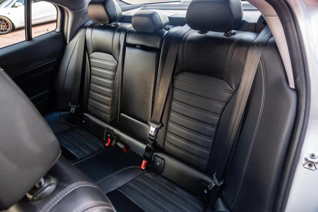 2018 Alfa Romeo Giulia - Image 18 of 31
