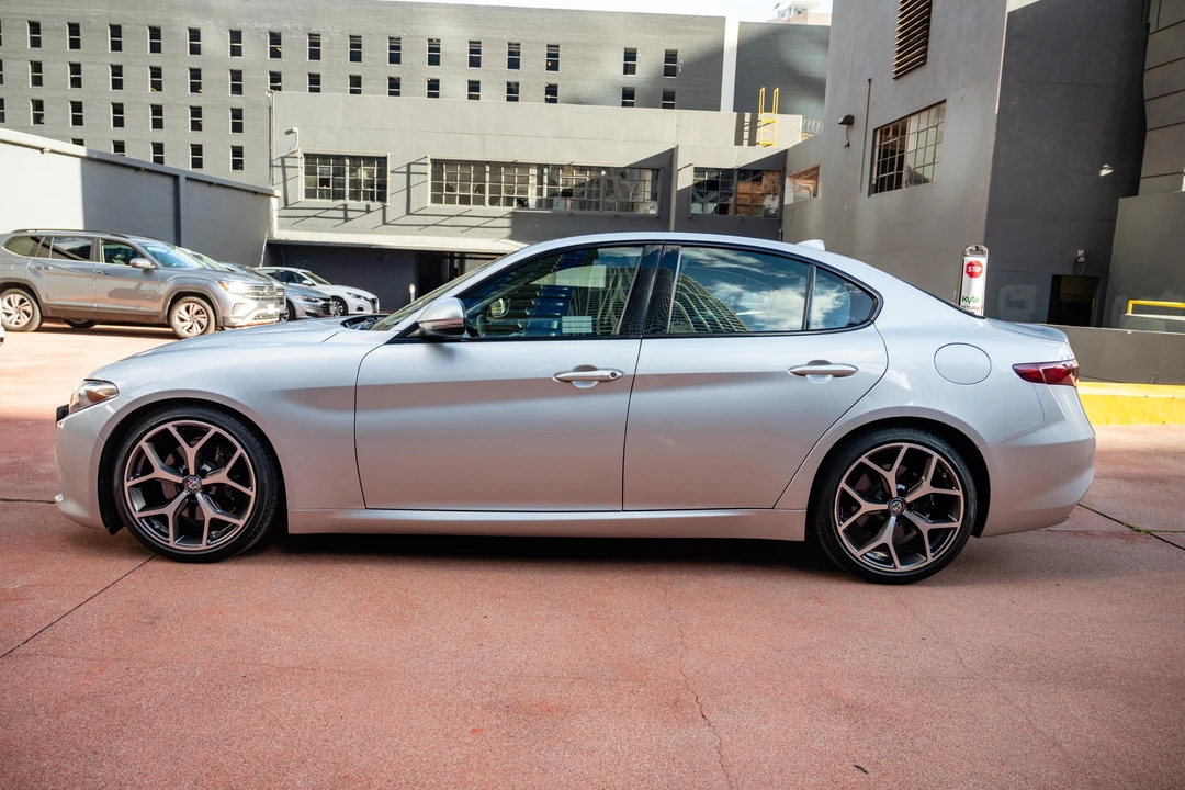 2018 Alfa Romeo Giulia - Image 6 of 31
