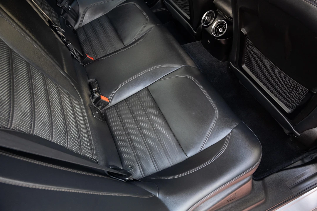 2018 Alfa Romeo Giulia - Image 28 of 31