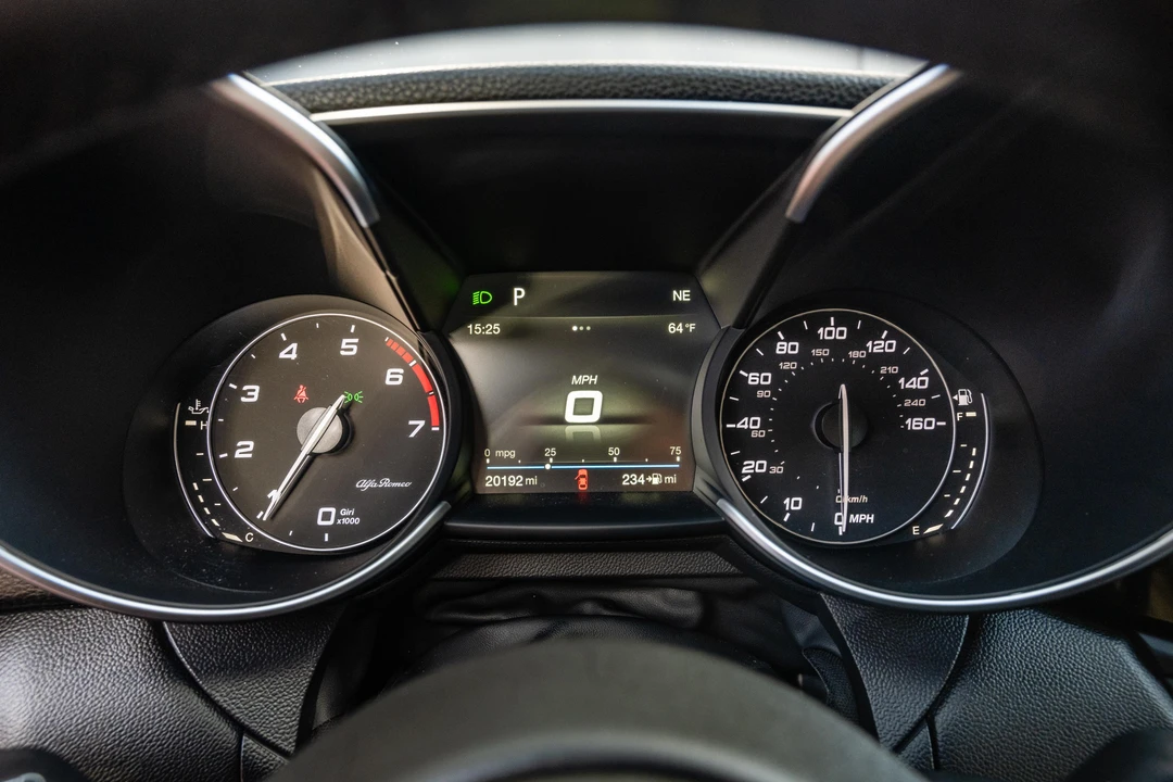 2018 Alfa Romeo Giulia - Image 19 of 31