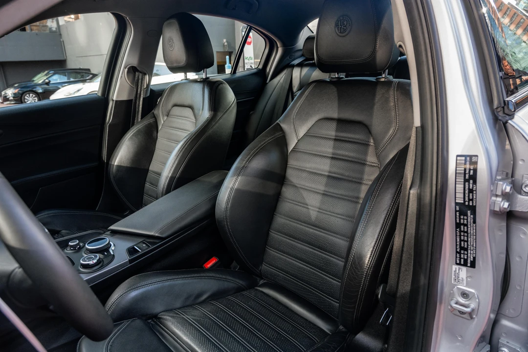 2018 Alfa Romeo Giulia - Image 17 of 31