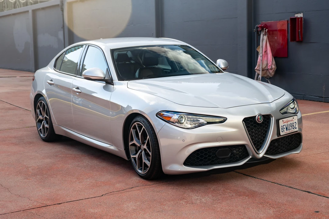 2018 Alfa Romeo Giulia - Image 8 of 31