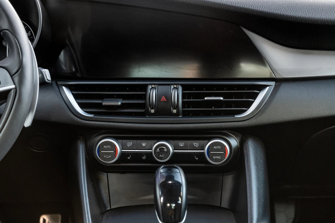 2018 Alfa Romeo Giulia - Image 31 of 31