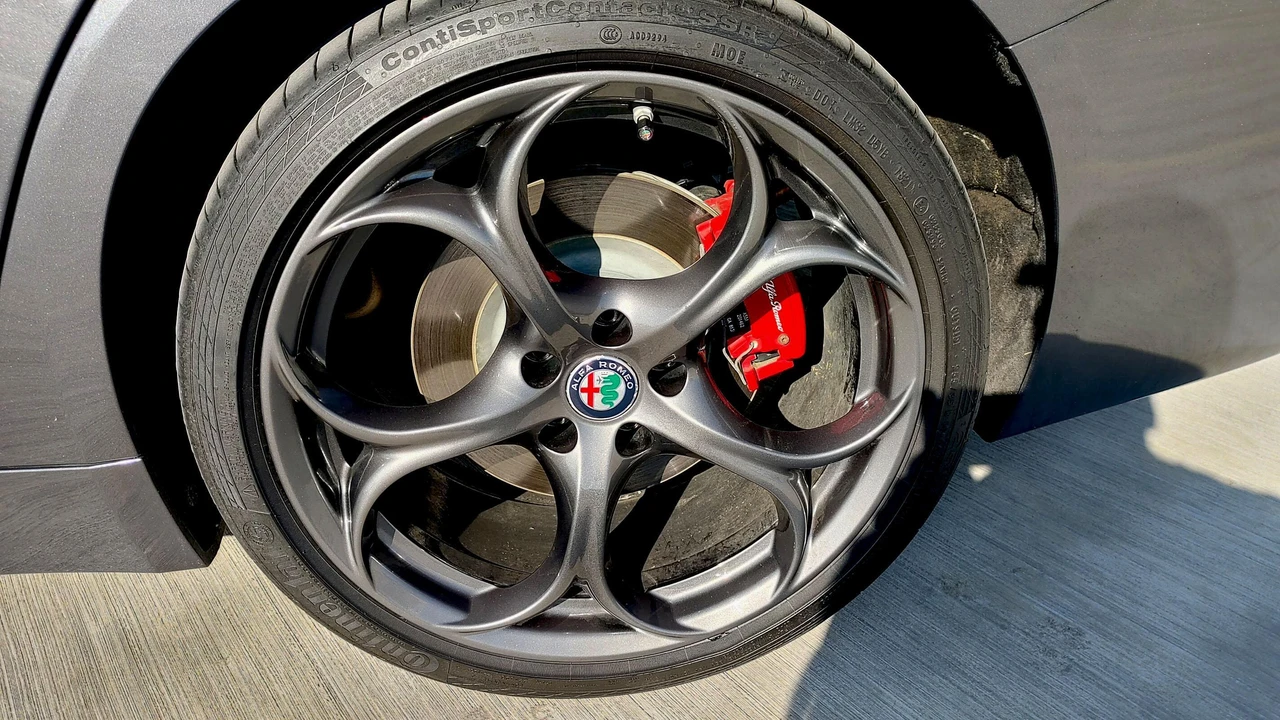 2018 Alfa Romeo Giulia - Image 21 of 31
