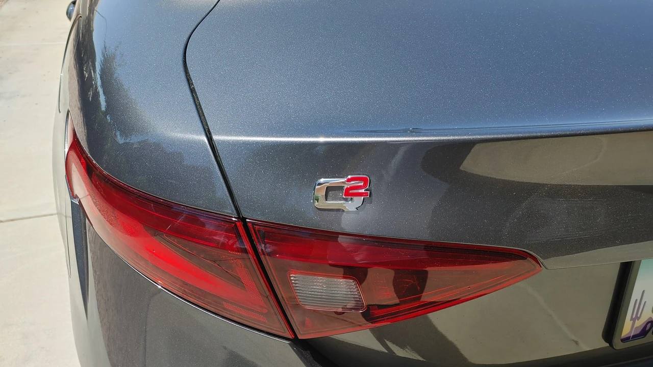 2018 Alfa Romeo Giulia - Image 18 of 31
