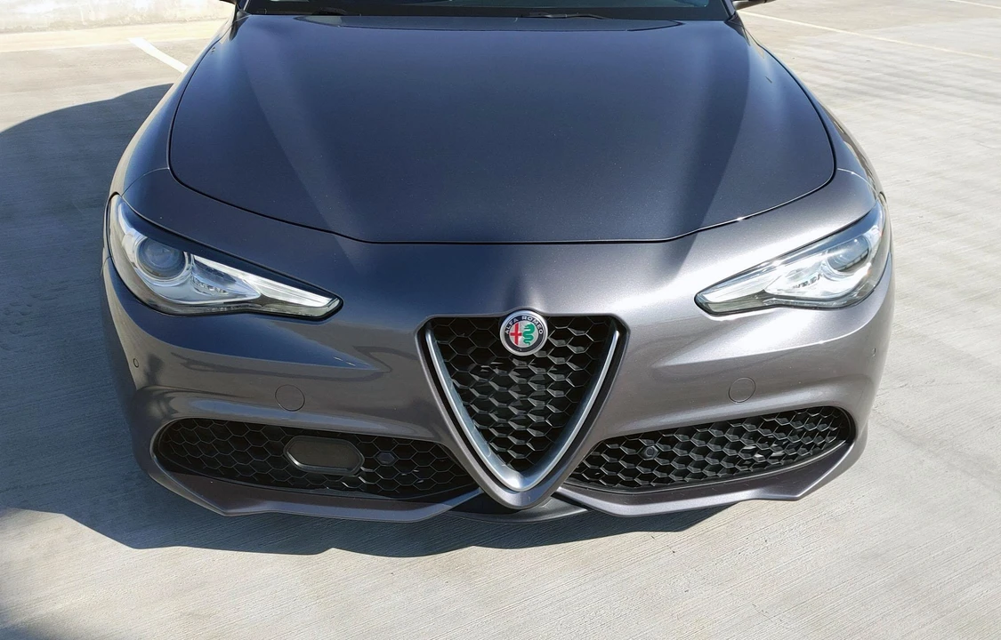 2018 Alfa Romeo Giulia - Image 13 of 31