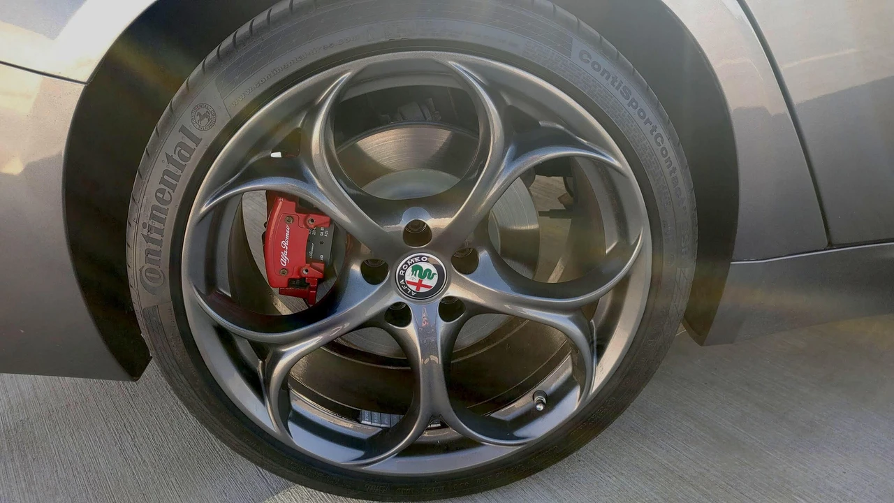 2018 Alfa Romeo Giulia - Image 22 of 31