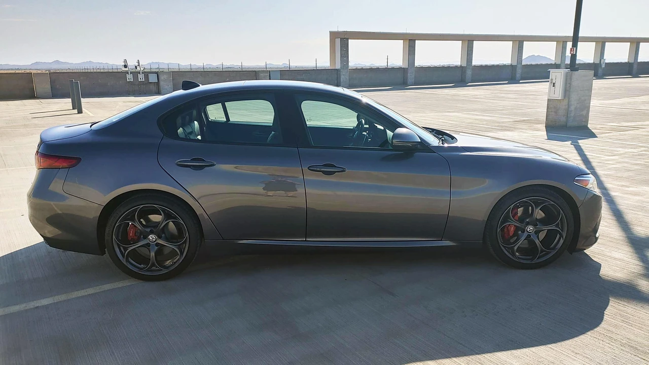 2018 Alfa Romeo Giulia - Image 9 of 31