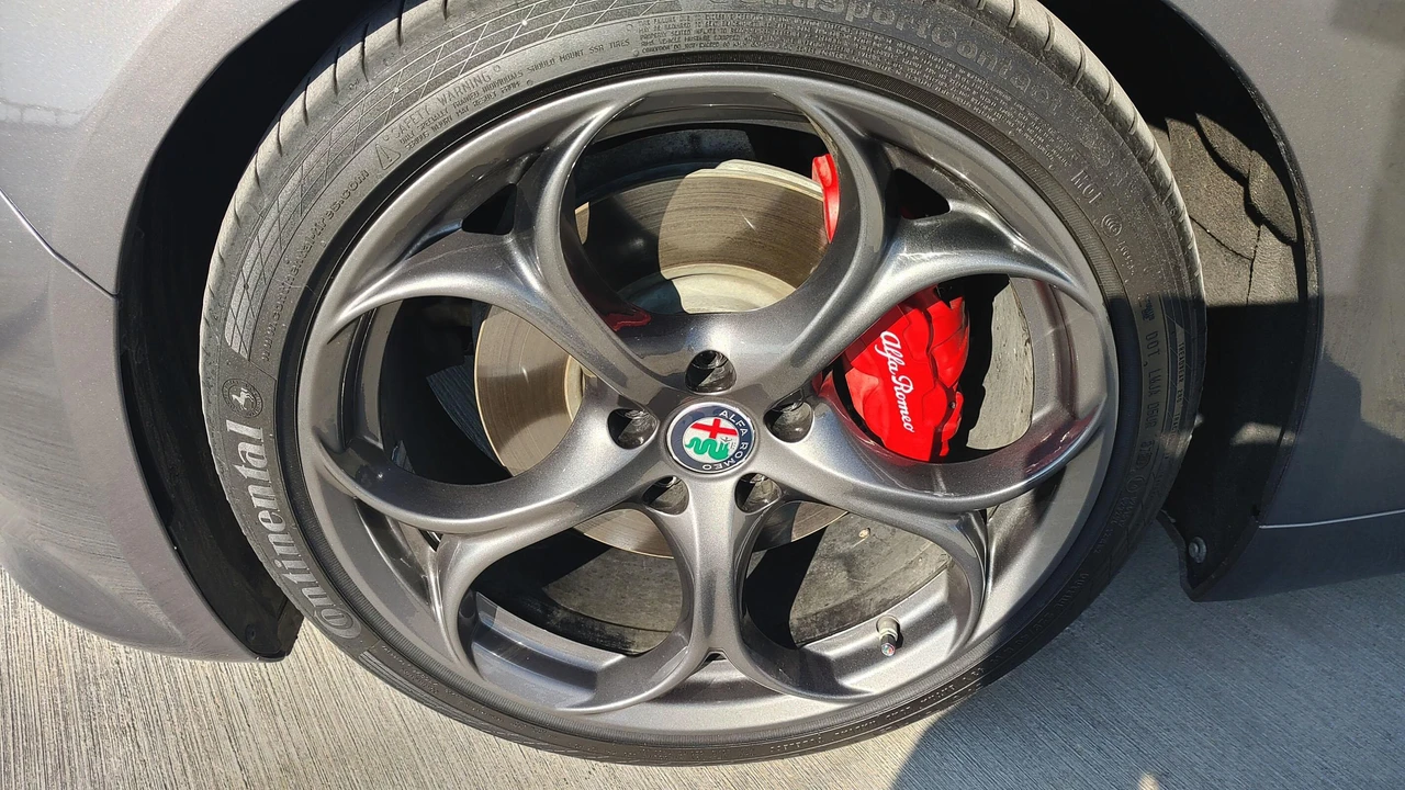 2018 Alfa Romeo Giulia - Image 20 of 31