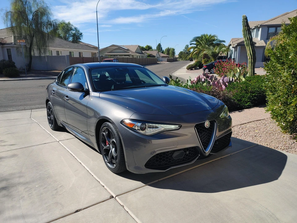 2018 Alfa Romeo Giulia - Image 11 of 31