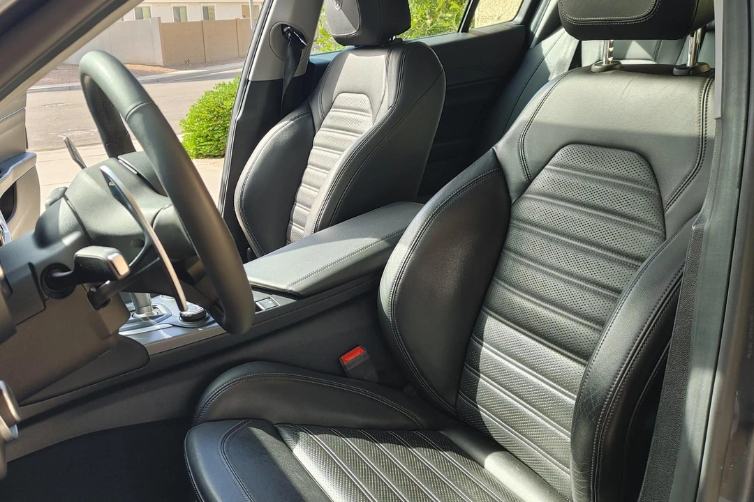 2018 Alfa Romeo Giulia - Image 29 of 31
