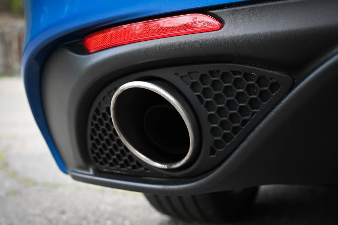 2018 Alfa Romeo Giulia Quadrifoglio - Image 19 of 31