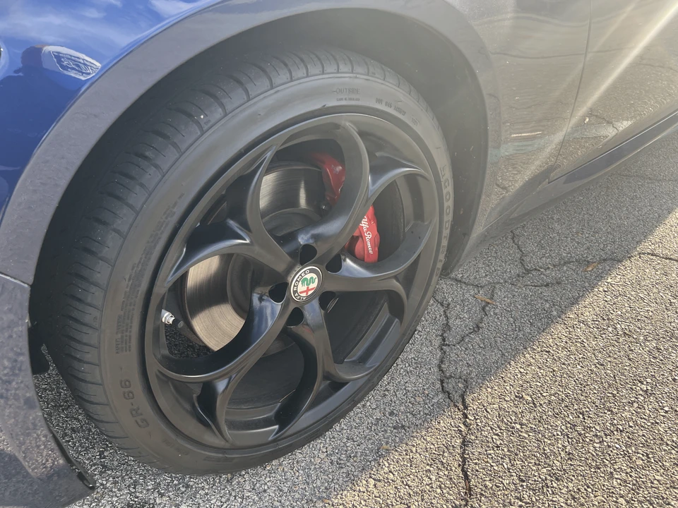 2018 Alfa Romeo Giulia - Image 28 of 31